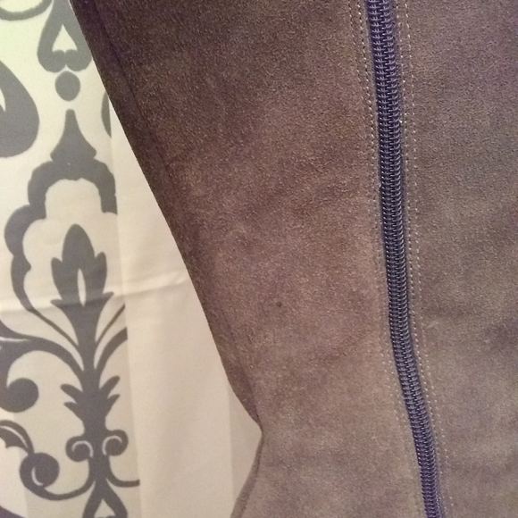 Boots - Picture 4 of 5